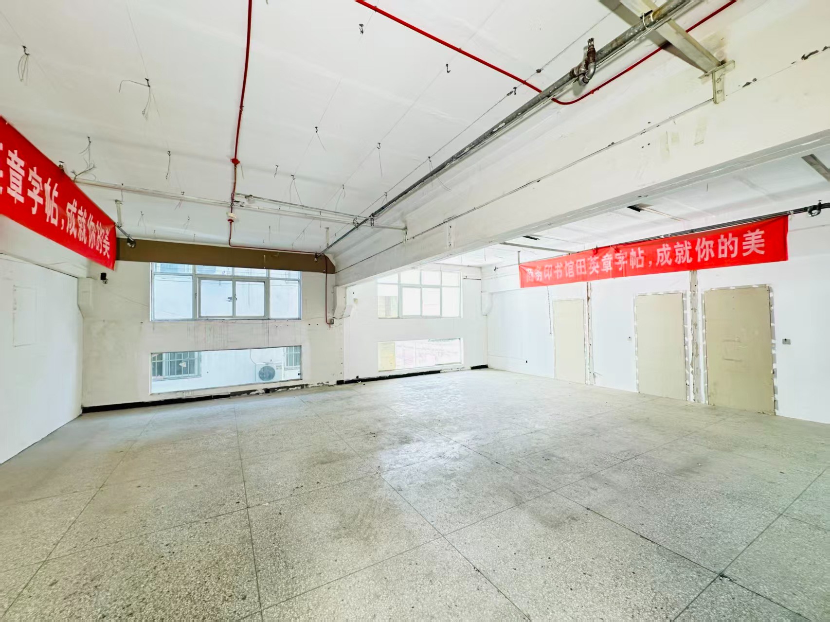 航空路重点吸引人工智能应用、数字经济、电商直播、智能制造服务、软件开发、科技创新企业及创业团队入驻